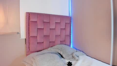 roxy_stone1 online show from March 31, 8:31 pm