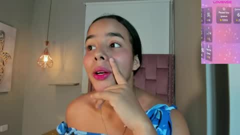 Snapshot of roxy_stone1 chatting on April 24, 5:26 pm roxy_stone1 online show from April 24, 5:26 pm