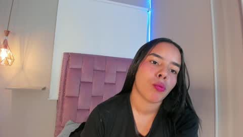 Snapshot of roxy_stone1 chatting on April 29, 8:04 pm roxy_stone1 online show from April 29, 8:04 pm