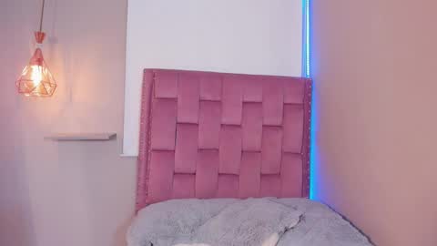 Snapshot of roxy_stone1 chatting on May 7, 4:45 pm roxy_stone1 online show from May 7, 4:45 pm