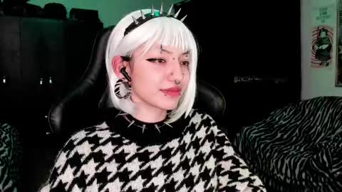 Roxy Independient model Help me to reach 50 thumbs up online show from January 10, 2:02 am