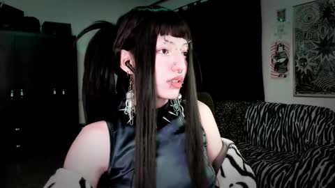 Roxy Independient model Help me to reach 50 thumbs up online show from March 6, 1:24 am