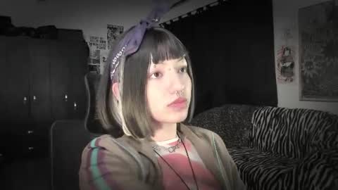 Snapshot of roxy_toxic chatting on July 7, 1:08 am Roxy Independient model Help me to reach 50 thumbs up online show from July 7, 1:08 am