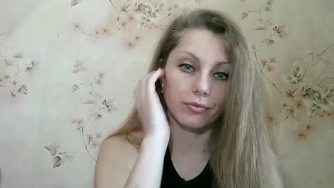 roxyfox18x01 online show from March 2, 6:58 am