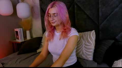 Snapshot of roxypinky chatting on May 16, 3:33 pm Roxy online show from May 16, 3:33 pm