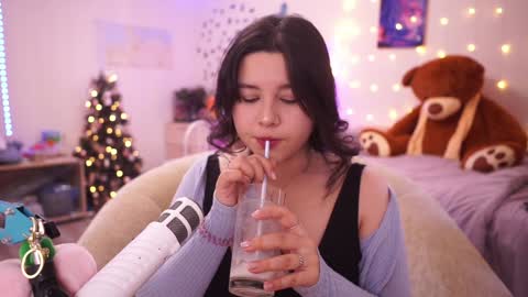 roxysuh online show from December 18, 7:15 am