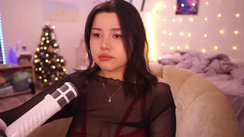 roxysuh online show from February 3, 5:51 am