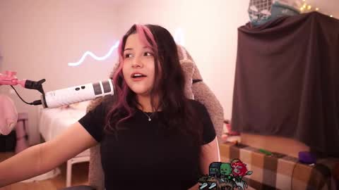 roxysuh online show from September 27, 7:13 am