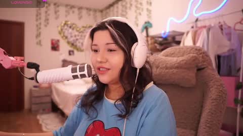 roxysuh online show from March 22, 7:01 am