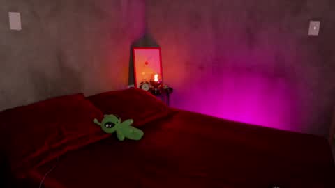 Snapshot of roxyy_x chatting on May 14, 10:27 pm val online show from May 14, 10:27 pm