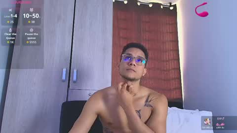Snapshot of roy_barney chatting on May 19, 7:09 pm ANTONIO online show from May 19, 7:09 pm