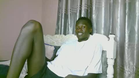 Snapshot of royalty254 chatting on March 9, 11:25 am royalty254 online show from March 9, 11:25 am