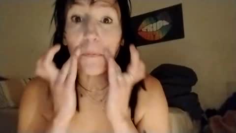 Snapshot of royaltycakes chatting on November 14, 11:13 pm royaltycakes online show from November 14, 11:13 pm