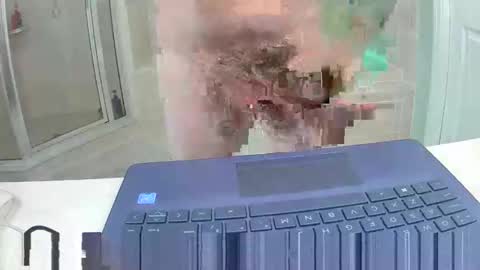 Snapshot of royer8650 chatting on May 16, 7:45 pm Lookingaround online show from May 16, 7:45 pm