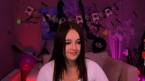 Snapshot of rozmary_ket chatting on October 28, 5:48 pm Im Rozmary nice to meet you 3 online show from October 28, 5:48 pm