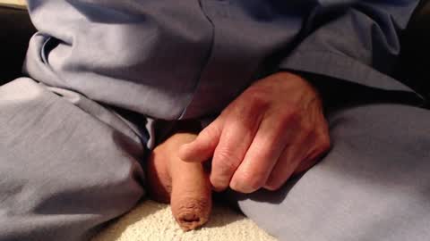 Snapshot of rubbertapper chatting on December 10, 10:37 pm rubbertapper online show from December 10, 10:37 pm