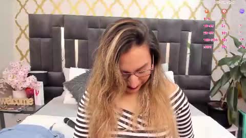 Snapshot of rubby_taylor chatting on June 19, 2:43 pm RubbyTaylor online show from June 19, 2:43 pm