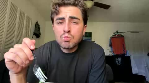 Snapshot of rubenzaragosa09 chatting on April 20, 10:55 pm rubenzaragosa09 online show from April 20, 10:55 pm