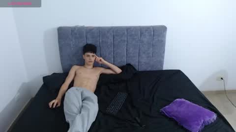 Snapshot of ruby__redd chatting on April 20, 10:44 pm Ruby and Vanie online show from April 20, 10:44 pm