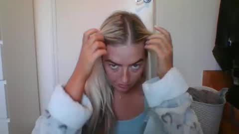 Snapshot of rubyredxxxoxxx chatting on December 7, 2:24 pm rubyredxxxoxxx online show from December 7, 2:24 pm