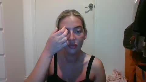 Snapshot of rubyredxxxoxxx chatting on December 27, 3:59 pm rubyredxxxoxxx online show from December 27, 3:59 pm