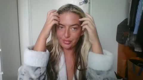 Snapshot of rubyredxxxoxxx chatting on December 31, 10:37 am rubyredxxxoxxx online show from December 31, 10:37 am