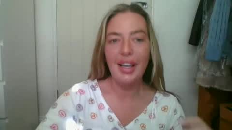 Snapshot of rubyredxxxoxxx chatting on June 14, 7:10 am rubyredxxxoxxx online show from June 14, 7:10 am