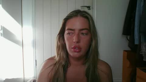Snapshot of rubyredxxxoxxx chatting on June 21, 6:16 am rubyredxxxoxxx online show from June 21, 6:16 am