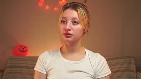 Mila online show from October 29, 4:04 am