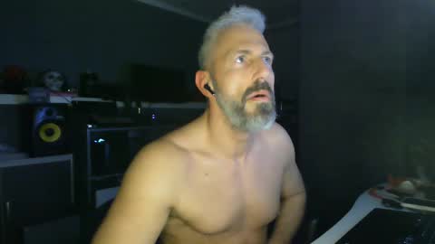 Snapshot of ruffi77 chatting on March 5, 10:55 am Chico que rico Caliente online show from March 5, 10:55 am