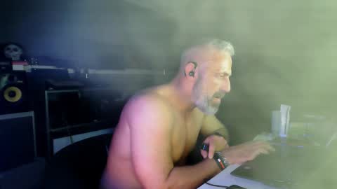 Snapshot of ruffi77 chatting on March 25, 9:26 am Chico que rico Caliente online show from March 25, 9:26 am