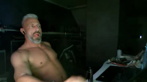 Snapshot of ruffi77 chatting on April 17, 6:16 am Chico que rico Caliente online show from April 17, 6:16 am