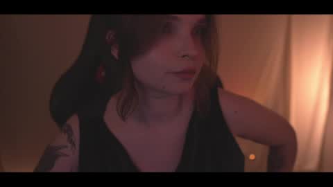 Snapshot of running_with_the_wolves chatting on May 13, 9:55 pm Elena online show from May 13, 9:55 pm