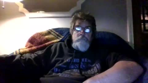 Snapshot of runningaround60 chatting on December 1, 3:00 am runningaround60 online show from December 1, 3:00 am