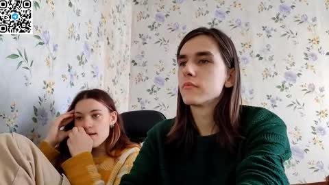 Snapshot of rusmedium chatting on April 7, 7:09 am Lisa and Vlad online show from April 7, 7:09 am