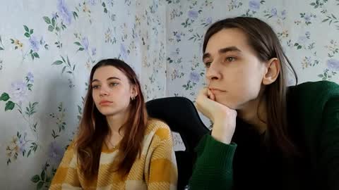 Snapshot of rusmedium chatting on April 8, 7:41 am Lisa and Vlad online show from April 8, 7:41 am