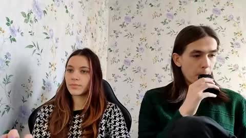 Snapshot of rusmedium chatting on April 14, 7:14 am Lisa and Vlad online show from April 14, 7:14 am