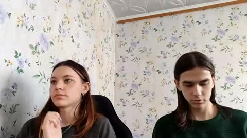 Snapshot of rusmedium chatting on April 17, 7:33 am Lisa and Vlad online show from April 17, 7:33 am