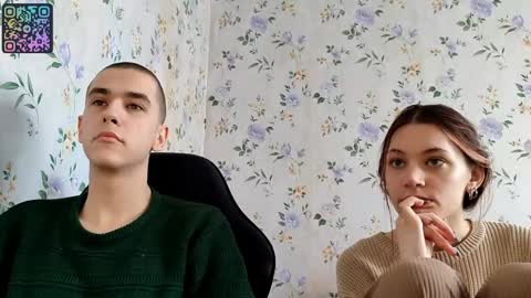 Snapshot of rusmedium chatting on April 23, 8:13 am Lisa and Vlad online show from April 23, 8:13 am