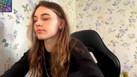 Snapshot of rusmedium chatting on May 29, 10:24 am Lisa and Vlad online show from May 29, 10:24 am