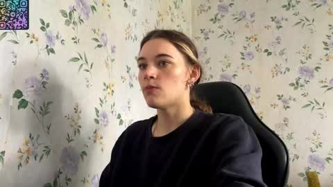 Snapshot of rusmedium chatting on June 1, 10:28 am Lisa and Vlad online show from June 1, 10:28 am