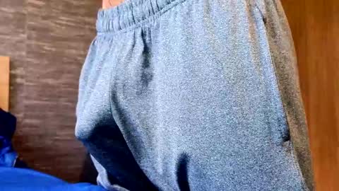 Snapshot of russell_adams_ chatting on February 5, 9:18 pm R U S S E L L online show from February 5, 9:18 pm