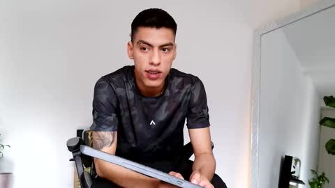 Snapshot of russell_adams_ chatting on October 12, 9:14 pm R U S S E L L online show from October 12, 9:14 pm