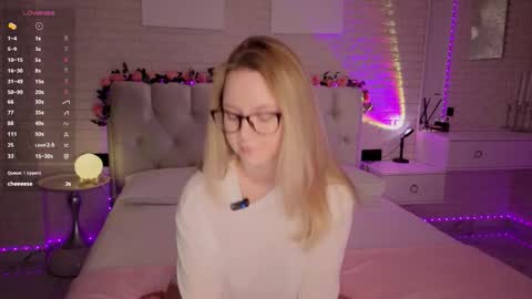 Snapshot of ruta_meow chatting on October 14, 7:47 pm Ruta prize for the new fan club members hehe online show from October 14, 7:47 pm