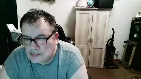 Snapshot of rwzar_1965 chatting on May 5, 2:19 am rwzar_1965 online show from May 5, 2:19 am