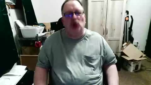 Snapshot of rwzar_1965 chatting on June 7, 4:49 am rwzar_1965 online show from June 7, 4:49 am