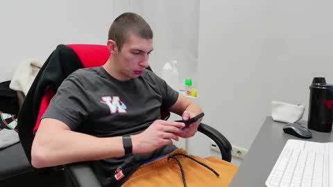 RYAN DOZER online show from November 22, 8:46 am