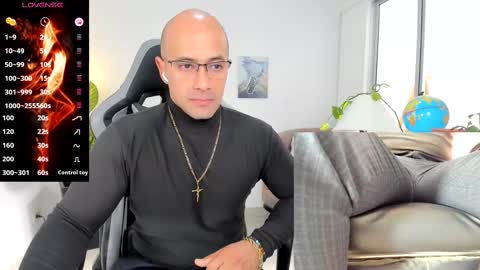 ryan_master_ online show from December 18, 1:23 pm