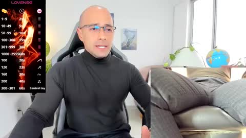 ryan_master_ online show from December 18, 4:28 pm