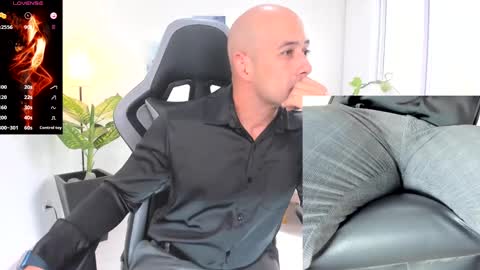 ryan_master_ online show from January 2, 4:02 pm